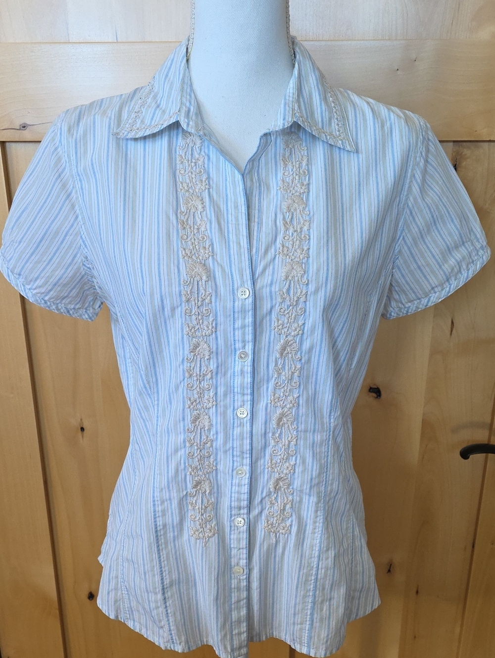 Vintage EUC Eddie Bauer Embroidered Cotton Blouse